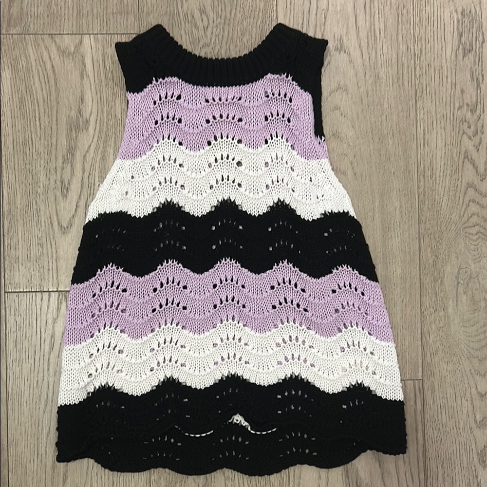 Stylish Knit Top with Wave Pattern